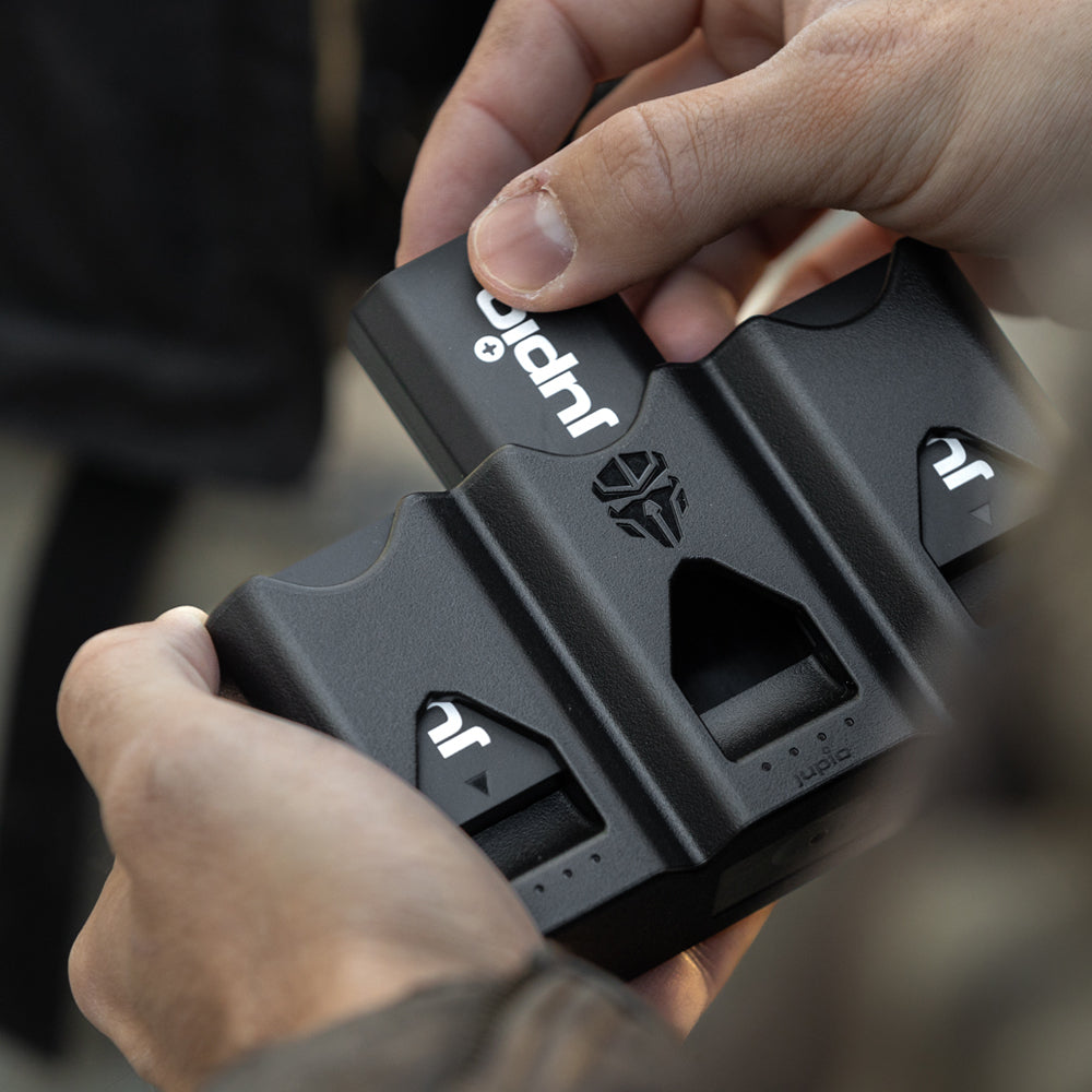 JUPIO X PETER LINDGREN PR1ME GEAR TRI-CHARGE CHARGER / POWERBANK & MEMORY CARD CASE - JTC-ENEL15